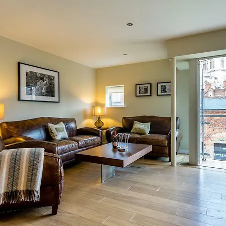 Apartment 10 Stonegate Court