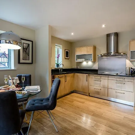 10 Stonegate Court Apartment *