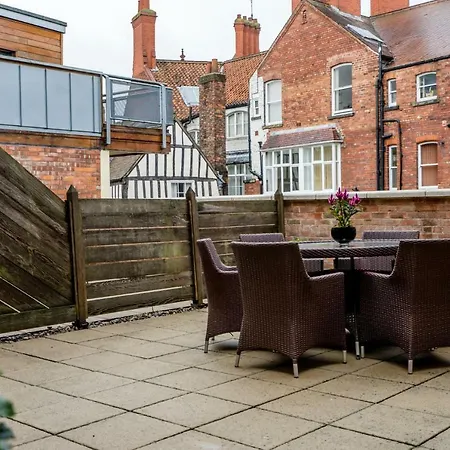 10 Stonegate Court Apartment