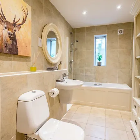 10 Stonegate Court Apartment
